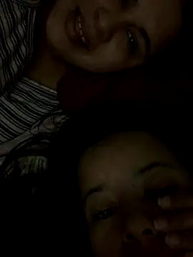 Snapshot of twocurvylatins chatting on 09/28/25, 05:18 twocurvylatins online show from 09/28/25, 05:18