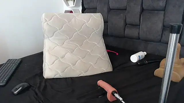 Emma Evelyn online show from 03/19/25, 03:40