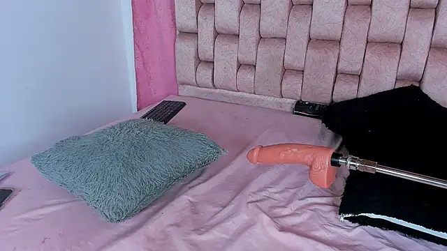 Emma Evelyn online show from 10/12/25, 07:13