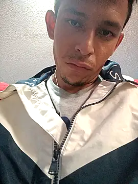 Snapshot of Leonul chatting on 12/02/24, 04:20 Leonul online show from 12/02/24, 04:20