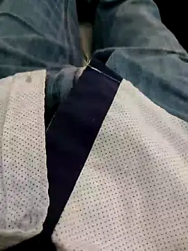 Snapshot of Leonul chatting on 12/15/24, 07:53 Leonul online show from 12/15/24, 07:53