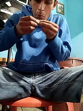 Snapshot of Leonul chatting on 12/21/24, 11:24 Leonul online show from 12/21/24, 11:24