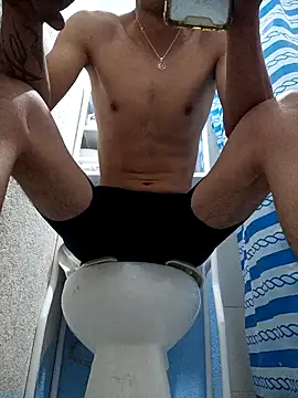 Snapshot of Leonul chatting on 12/28/24, 01:39 Leonul online show from 12/28/24, 01:39