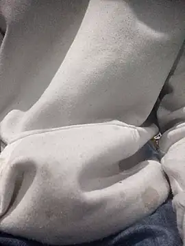 Snapshot of Leonul chatting on 12/14/25, 11:53 Leonul online show from 12/14/25, 11:53