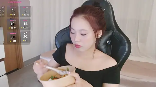 Lin SiYee online show from 03/14/25, 04:32