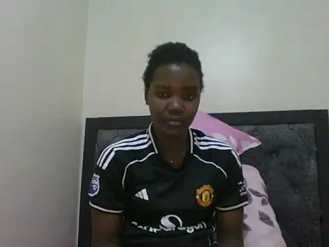 Snapshot of girltotok chatting on 12/17/25, 07:42 girltotok online show from 12/17/25, 07:42