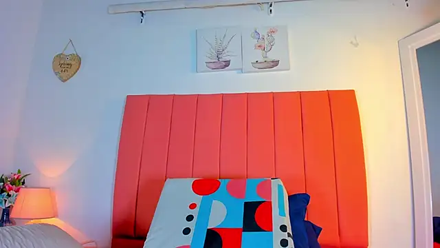 valen rose0 online show from 11/04/25, 12:04