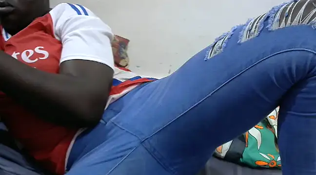 Snapshot of African_sexxy_ chatting on 02/22/25, 06:52 African sexxy  online show from 02/22/25, 06:52