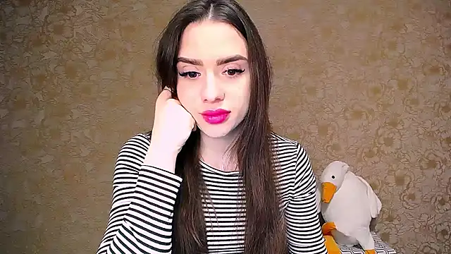 Snapshot of _your_fantasy_girl chatting on 02/13/25, 08:45 your fantasy girl online show from 02/13/25, 08:45