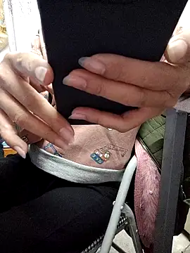 Haralushiaaa online show from 11/28/25, 01:03