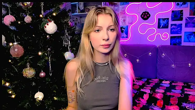 Maria Hunt online show from 12/24/24, 02:54