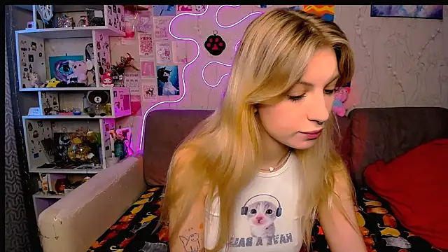 Maria Hunt online show from 01/15/25, 04:25