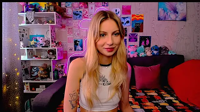 Maria Hunt online show from 02/18/25, 04:37