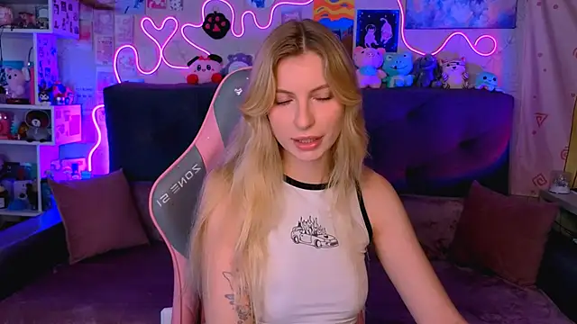 Maria Hunt online show from 10/17/25, 03:42