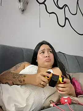 Pretty Isadora online show from 02/14/25, 11:42