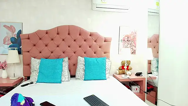 ThyaraJhons online show from 02/11/26, 11:48