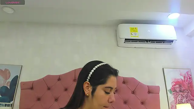 ThyaraJhons online show from 06/27/26, 11:59