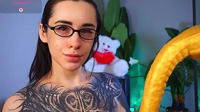 Snapshot of EvaCanton chatting on 02/04/26, 02:17 EvaCanton online show from 02/04/26, 02:17