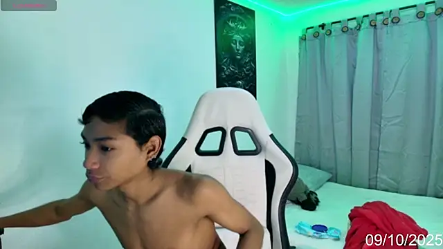 Snapshot of alejo_cute chatting on 10/09/25, 07:56 alejo cute online show from 10/09/25, 07:56