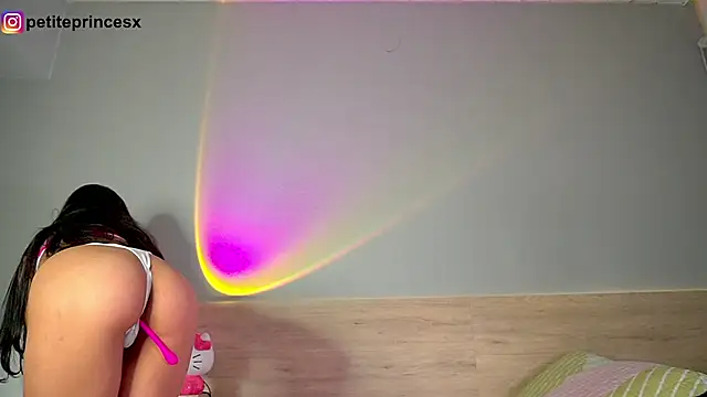 petitevictoria online show from 01/21/25, 05:49