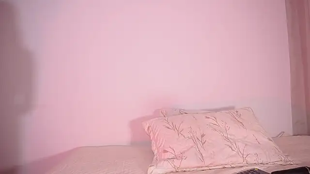 petitevictoria online show from 10/31/25, 08:59