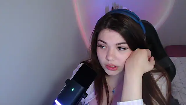 helengilmor online show from 04/25/26, 03:20