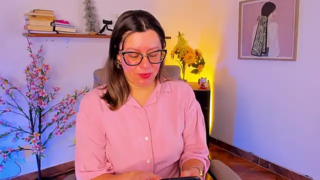 Chanelll Taylorr  online show from 06/10/26, 12:48