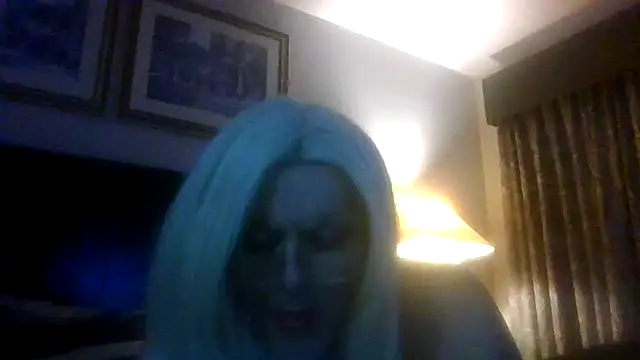 Snapshot of SassyCrystal77 chatting on 03/16/26, 10:52 SassyCrystal77 online show from 03/16/26, 10:52