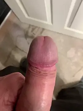 Snapshot of cmp24 chatting on 10/15/25, 02:28 cmp24 online show from 10/15/25, 02:28