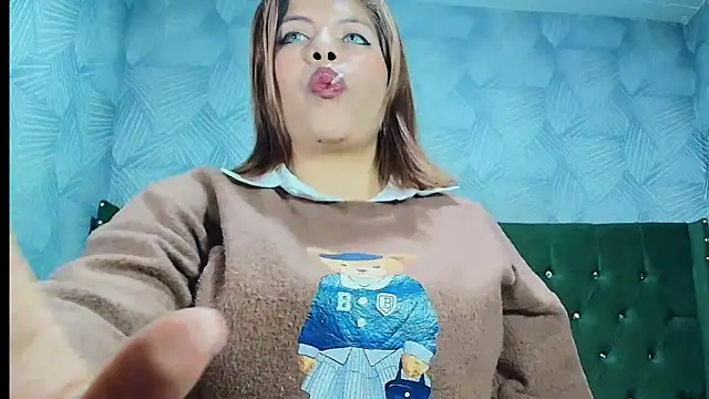 Snapshot of CurvyJulieth chatting on 05/04/26, 11:23 CurvyJulieth online show from 05/04/26, 11:23