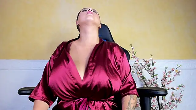 Snapshot of Lau_Beauty chatting on 01/28/25, 04:18 Lau Beauty online show from 01/28/25, 04:18