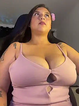 Snapshot of Lau_Beauty chatting on 02/22/25, 08:18 Lau Beauty online show from 02/22/25, 08:18