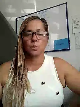 Snapshot of natally_ross21 chatting on 06/11/26, 02:15 natally ross21 online show from 06/11/26, 02:15