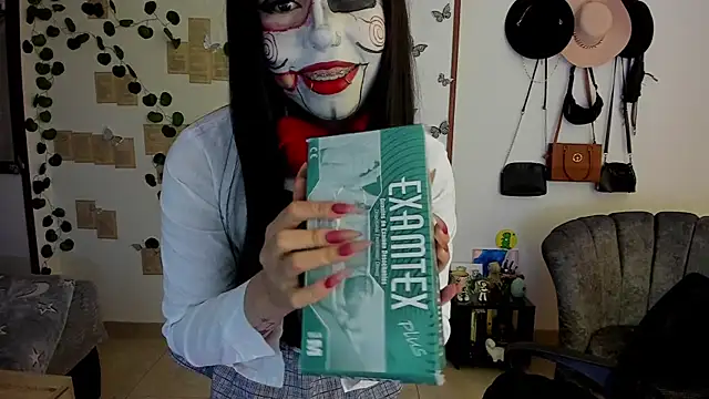 Fiore Sanz  online show from 10/18/25, 03:09