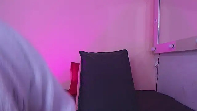 Snapshot of kendal_rossi chatting on 09/19/25, 12:06 kendal rossi online show from 09/19/25, 12:06