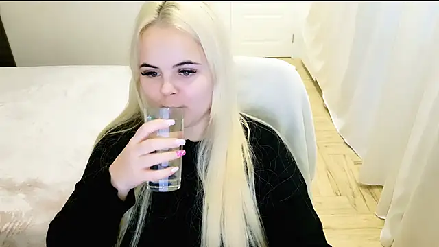 lovely-eyes online show from 12/21/24, 06:30