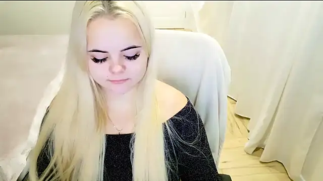 lovely-eyes online show from 12/30/24, 10:12