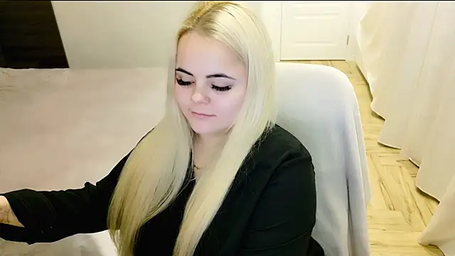 lovely-eyes online show from 01/22/25, 02:48