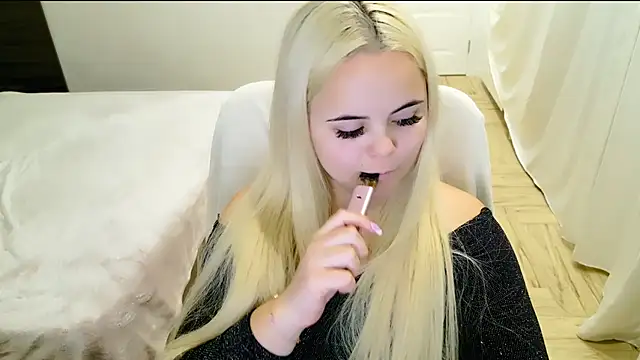 lovely-eyes online show from 03/21/25, 01:45