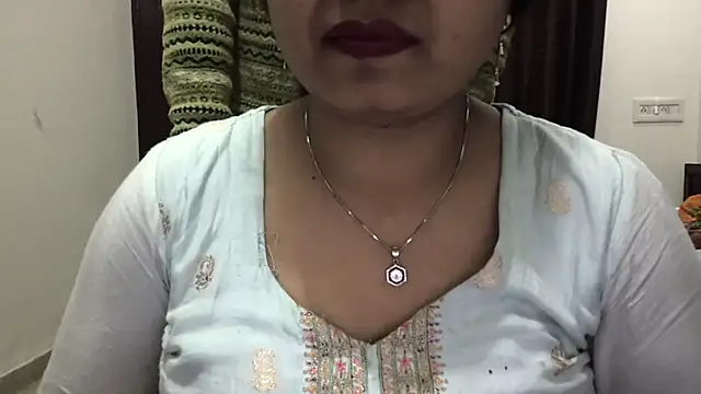 Snapshot of Gulaboo_bhabi chatting on 01/31/25, 12:18 Gulaboo bhabi online show from 01/31/25, 12:18