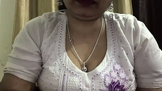 Snapshot of Gulaboo_bhabi chatting on 02/15/25, 03:39 Gulaboo bhabi online show from 02/15/25, 03:39