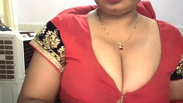 Snapshot of Gulaboo_bhabi chatting on 05/04/26, 11:01 Gulaboo bhabi online show from 05/04/26, 11:01