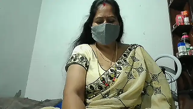 Snapshot of Rani_Darling_99 chatting on 10/08/25, 02:47 Rani Darling 99 online show from 10/08/25, 02:47