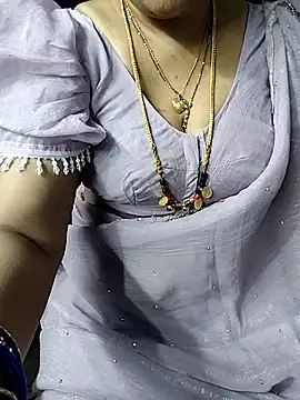 Snapshot of Rani_Darling_99 chatting on 02/21/26, 04:30 Rani Darling 99 online show from 02/21/26, 04:30