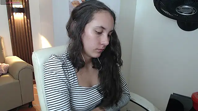 xlunna online show from 10/15/25, 07:36