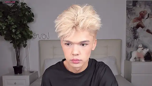 Snapshot of Felix_Rey chatting on 12/19/25, 07:21 Felix Rey online show from 12/19/25, 07:21