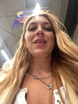 Snapshot of Sweet___Emily chatting on 12/04/24, 08:51 Sweet   Emily online show from 12/04/24, 08:51