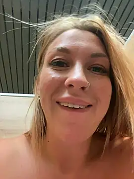 Snapshot of Sweet___Emily chatting on 12/10/24, 05:22 Sweet   Emily online show from 12/10/24, 05:22