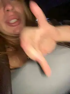 Snapshot of Sweet___Emily chatting on 12/12/24, 07:04 Sweet   Emily online show from 12/12/24, 07:04