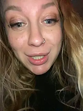 Snapshot of Sweet___Emily chatting on 01/14/25, 07:21 Sweet   Emily online show from 01/14/25, 07:21